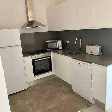 Apartment Flat In Centre - 5 Mins From Old Town And Train Station *