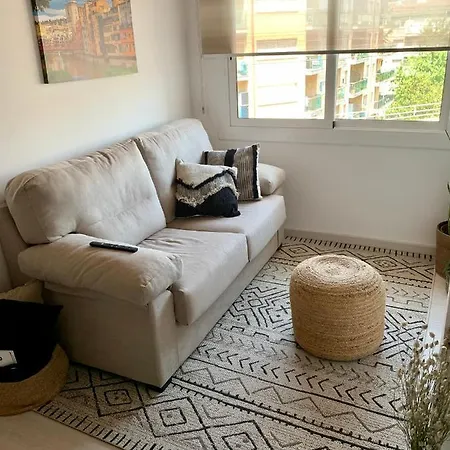 Flat In Centre - 5 Mins From Old Town And Train Station *