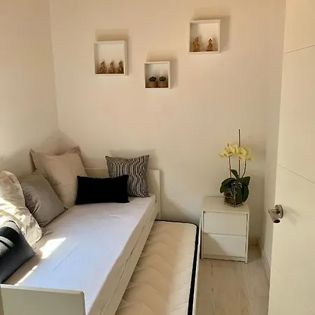 Flat In Centre - 5 Mins From Old Town And Train Station Apartment Girona